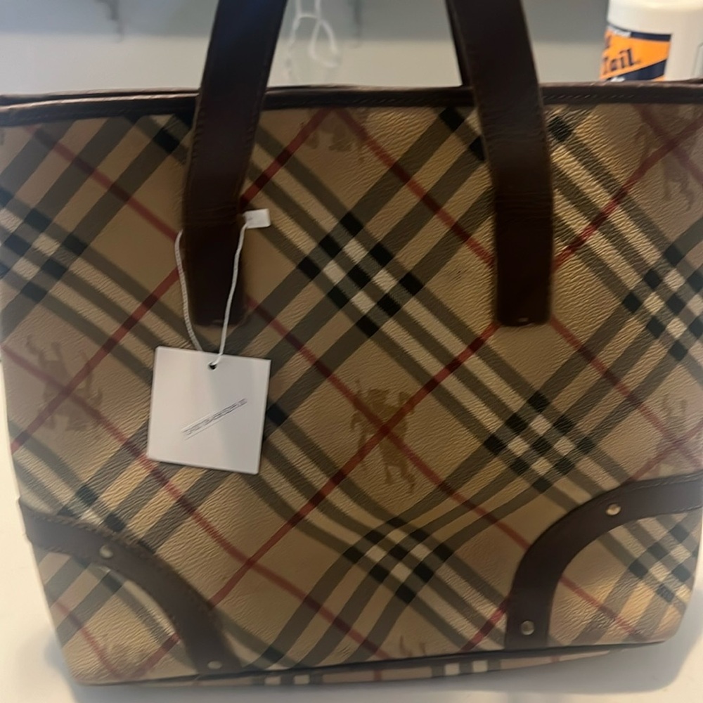 Pre-Loved Burberry handbag in great condition